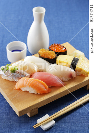 Sake and delicious nigiri sushi 91774711