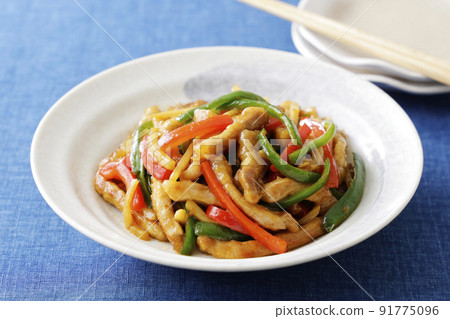 胡椒牛排用辣椒粉、胡椒和豬肉 胡椒牛排用辣椒粉、胡椒和豬肉 91775096