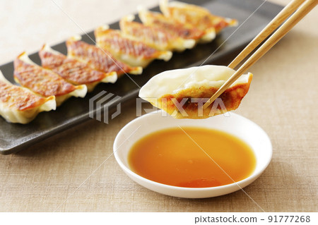 煎餃子 91777268