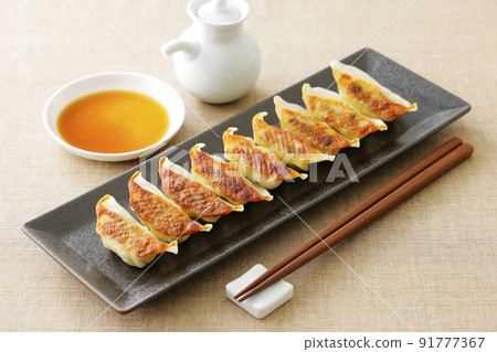 煎餃子 煎餃子 91777367