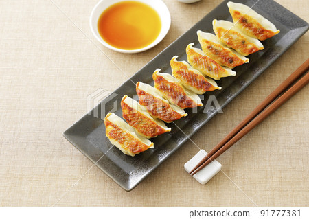煎餃子 煎餃子 91777381
