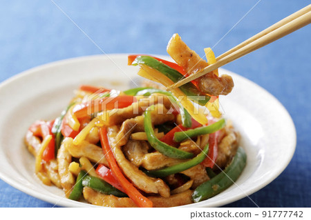 Pepper steak with peppers, peppers and pork 91777742