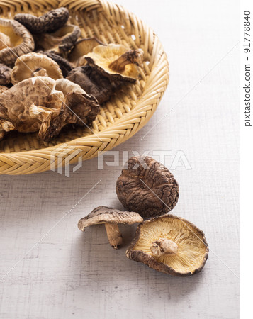 Dried shiitake mushrooms Dried shiitake mushrooms 91778840