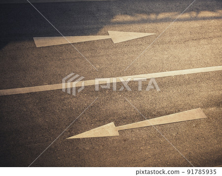 road, arrow, sign 91785935