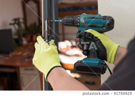 Installing a stainless hinge on an interior door, screwing in a screw is detailed in the plan. Installing a stainless hinge on an interior door, screwing in a screw is detailed in the plan. 91789929