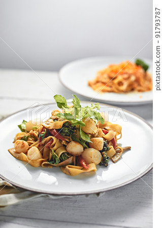 Stir Fried Spicy pasta with Scallop 91793787