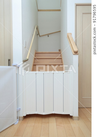 Safety measures with a baby fence between the living room on the 1st floor and the stairs Safety measures with a baby fence between the living room on the 1st floor and the stairs 91796595