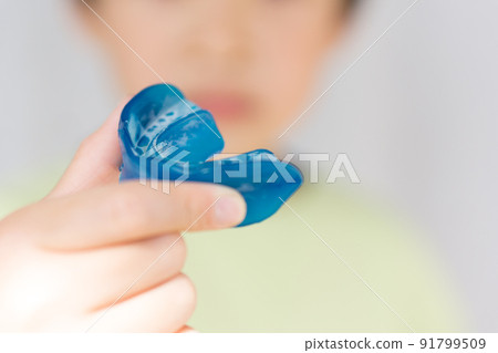 Japanese child with missing teeth Japanese child with missing teeth 91799509