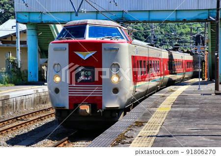 到八雲站在初夏的陽光下的出雲國...“特快八雲”系列381 到八雲站在初夏的陽光下的出雲國...“特快八雲”系列381 91806270