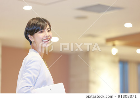 Business woman looking back at her tablet 5 Business woman looking back at her tablet 5 91808871