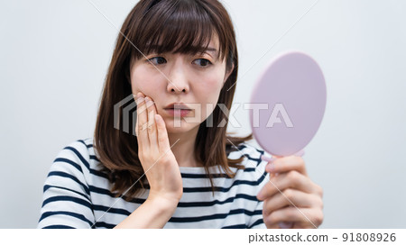 Women who are worried about skin condition 91808926