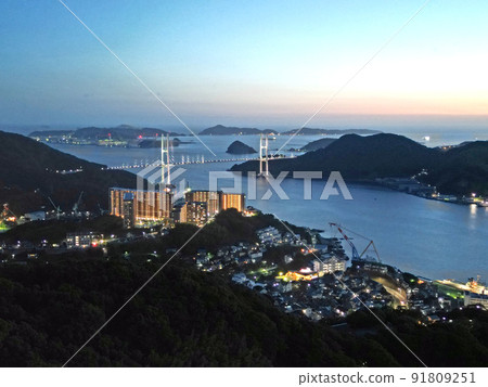 Night view of Nagasaki Megami Bridge from the sky above Nabekanzan Observatory Night view of Nagasaki Megami Bridge from the sky above Nabekanzan Observatory 91809251
