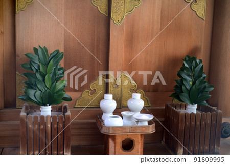 Osaka Wakamiya Shoko Inari Shrine Altar-1 91809995