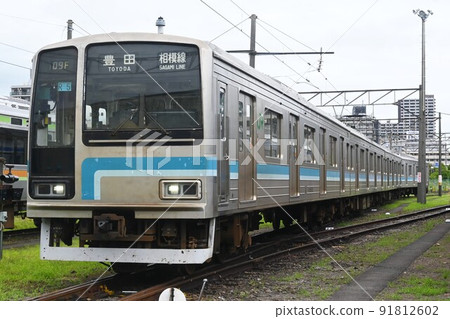 205系列500系列相模線停在車站 205系列500系列相模線停在車站 91812602