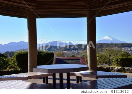神奈川縣立大磯城山公園舊三井別邸展望台和富士山景觀 91813612