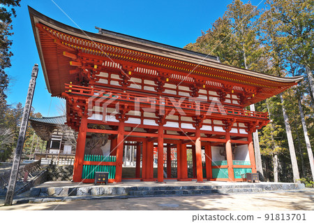 [Mt. Koya Danjogaya Nakamon] Mt. Koya, Koya Town, Ito District, Wakayama Prefecture 91813701
