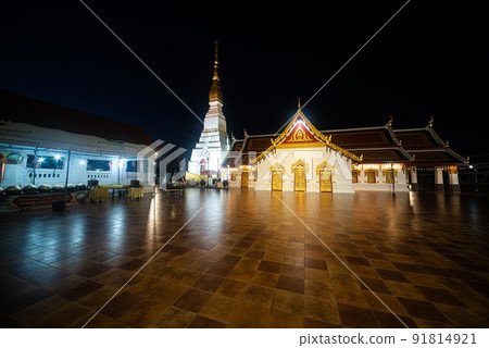 The night time at Wat Phra That Choeng Chum Worawihan It is an important sacred place of the city. since ancient times and built in the heart of the city is a precious temple located in Thailand. 91814921