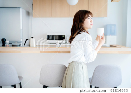 Young woman living lifestyle coffee Young woman living lifestyle coffee 91814953
