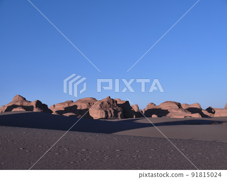 landscape of yardang landforms in national geological park near dunhuang, gansu province, china landscape of yardang landforms in national geological park near dunhuang, gansu province, china 91815024