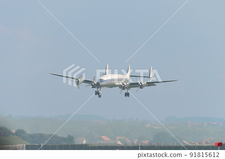 Lockheed L-1049G Super Constellation Landing 91815612