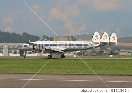 Lockheed L-1049G Super Constellation Landing Lockheed L-1049G Super Constellation Landing 91815614