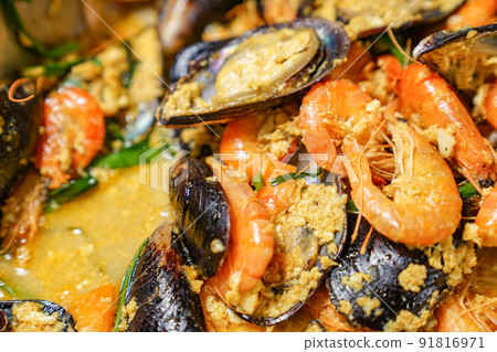 Curry shrimp and Mussel in the international line buffet. Curry shrimp and Mussel in the international line buffet. 91816971