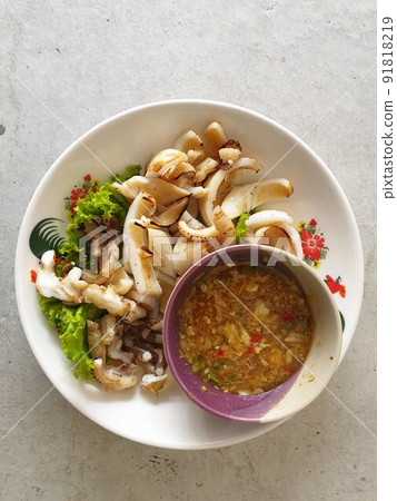 Grilled squid or octopus at Thai seafood market 91818219