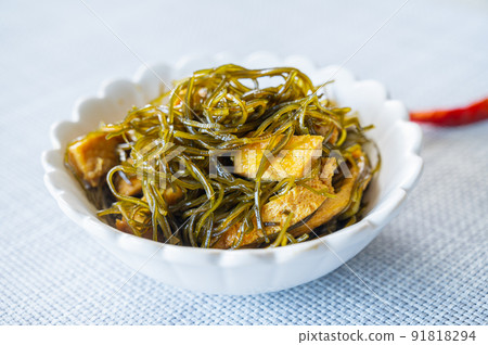 Simmered chopped kelp and deep-fried food 91818294