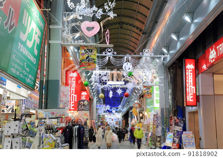 In front of the First Ameyoko Building, Osu Shopping Street, which is brilliant with illuminations (Naka Ward, Nagoya City, Aichi Prefecture) 91818902