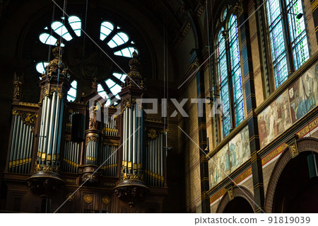 Inside the Basilica of Saint Nicholas in Amsterdam, the Netherlands 91819039