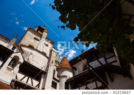 布蘭城堡庭院的風景，成為羅馬尼亞特蘭西瓦尼亞德古拉城堡的模型 91819687
