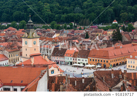 從羅馬尼亞特蘭西瓦尼亞布拉索夫白塔看老城和斯法圖魯伊廣場的城市景觀 91819717