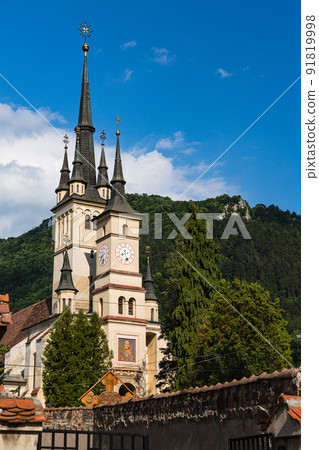 Biserica Sfâché in Brasov's old town in Transylvania, Romania 91819998