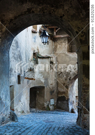 鐘樓下的大門，是羅馬尼亞特蘭西瓦尼亞錫吉什瓦拉歷史街區城市的象徵 91820286