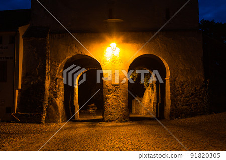 羅馬尼亞特蘭西瓦尼亞之夜錫吉什瓦拉歷史區裁縫塔 91820305