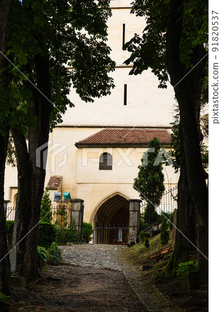 羅馬尼亞特蘭西瓦尼亞錫吉什瓦拉歷史街區一所學校山上的一座山教堂 91820537