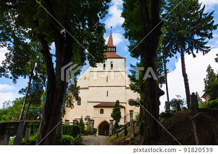 羅馬尼亞特蘭西瓦尼亞錫吉什瓦拉歷史街區一所學校山上的一座山教堂 91820539