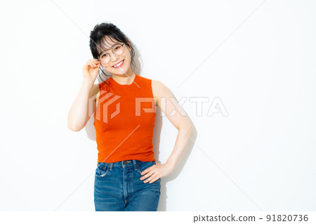 橙色無袖女人 91820736