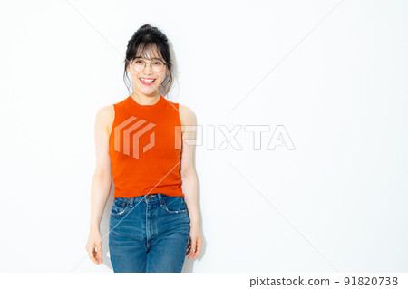 橙色無袖女人 91820738