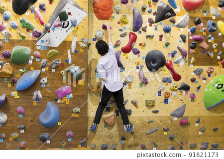 Elementary school girl bouldering 91821173