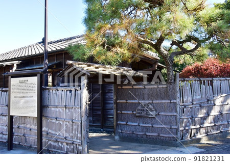 神奈川縣大磯町、原島崎藤村宅邸的樹冠門和秋葉 91821231