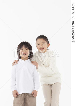 微笑的兄弟姐妹的肖像 91821878