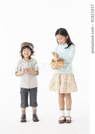 Smile siblings with apples 91821917