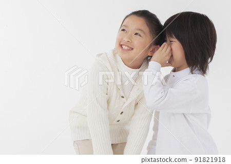 A boy who talks close to his sister 91821918