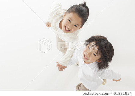 兄弟姐妹手牽手走 91821934