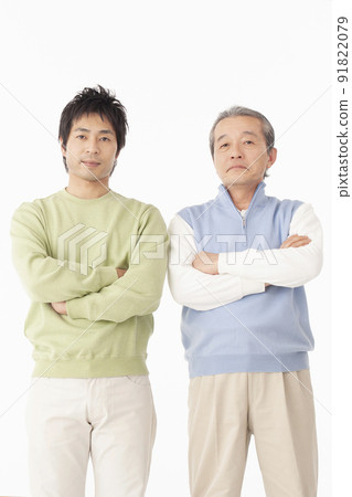 微笑的老人和兒子的肖像 91822079