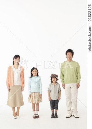 Smile family portrait 91822108