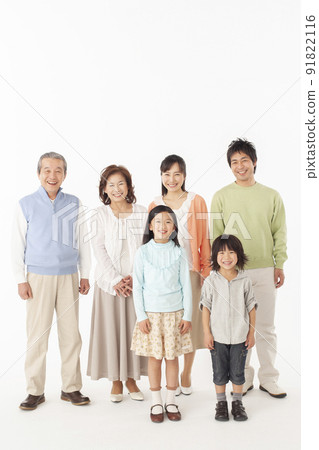 Portrait of a 3rd generation family 91822116