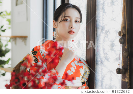 Female with red furisode 91822682