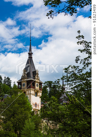 羅馬尼亞錫納亞山上的佩雷斯城堡 91823499